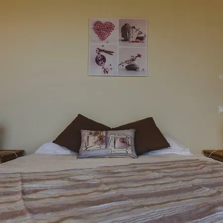בית נופש Sunrise House פונטה דלגדה