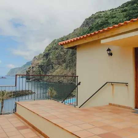 Sunrise House Semesterbostad Ponta Delgada (Madeira)